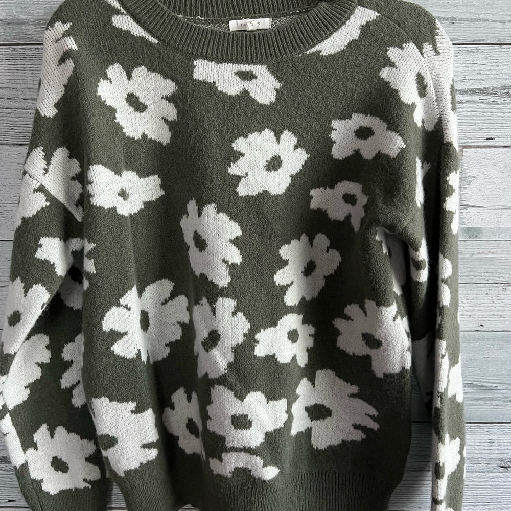 Floral motif sweater.